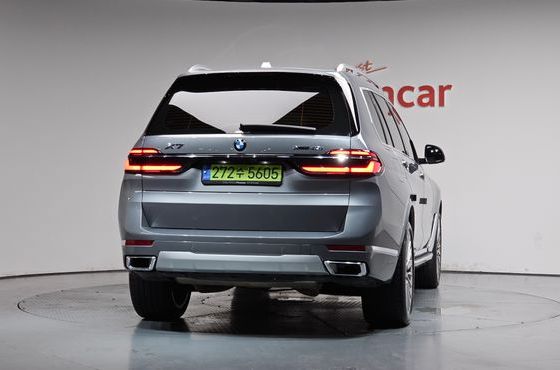 BMW X7 xDrive 40i Design Pure Excellence 6-Seater — пробег 32 219 км — фото 4 из 5