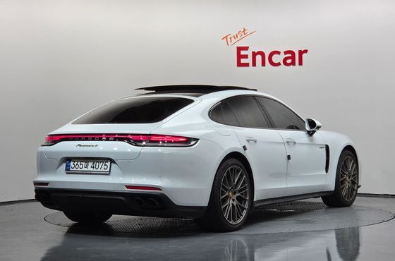 Porsche Panamera 2.9 AWD E-Hybrid Platinum Edition — пробег 15 892 км — фото 2 из 5