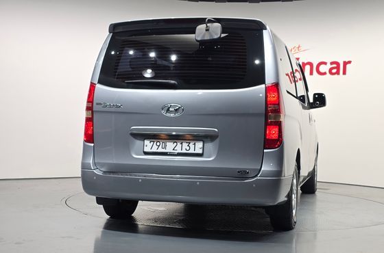 Hyundai Starex 12-Seater Wagon CVX Luxury — пробег 245 550 км — фото 4 из 5