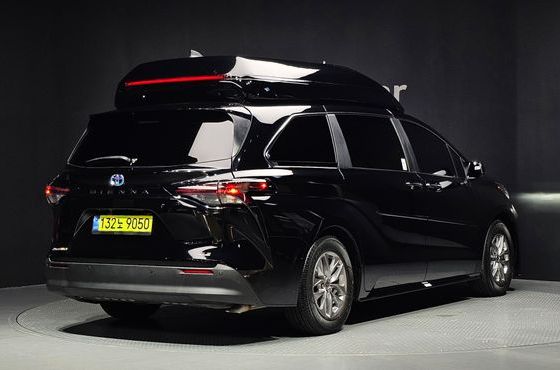Toyota Sienna 2.5 Hybrid AWD — пробег 715 км — фото 2 из 5