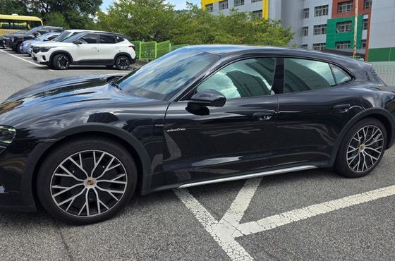 Porsche Taycan 4 Cross Turismo — пробег 22 000 км — фото 2 из 5