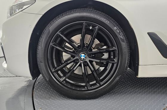 BMW 5-Series 520d xDrive M Sport Package Plus — пробег 93 624 км — фото 5 из 5