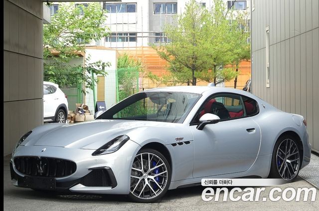 Maserati GranTurismo 3.0 V6 Trofeo — пробег 47 км — фото 1 из 5