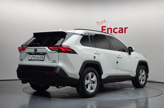 Toyota RAV4 2.5 2WD Hybrid — пробег 63 436 км — фото 2 из 5