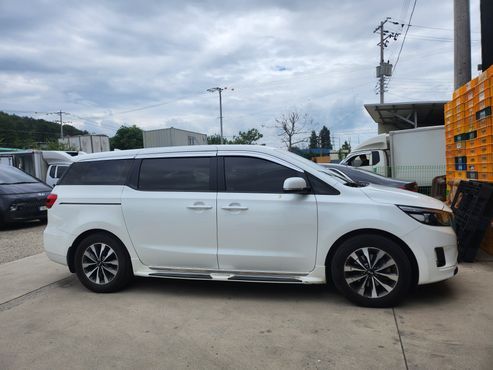 Kia Carnival 11-Seater Deluxe — пробег 108 474 км — фото 3 из 5