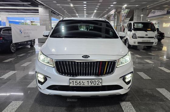 Kia Carnival 9-Seater Prstige — пробег 75 674 км — фото 1 из 5