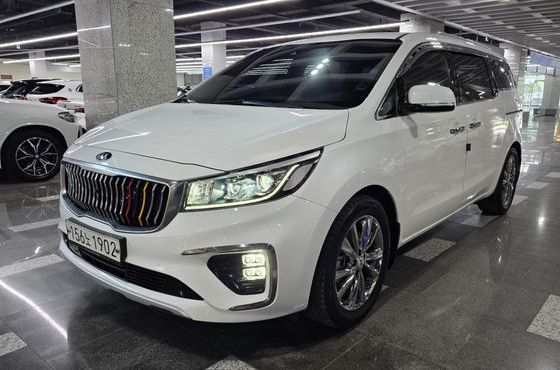 Kia Carnival 9-Seater Prstige — пробег 75 674 км — фото 3 из 5