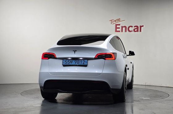 Tesla Model Y RWD — пробег 45 372 км — фото 4 из 5