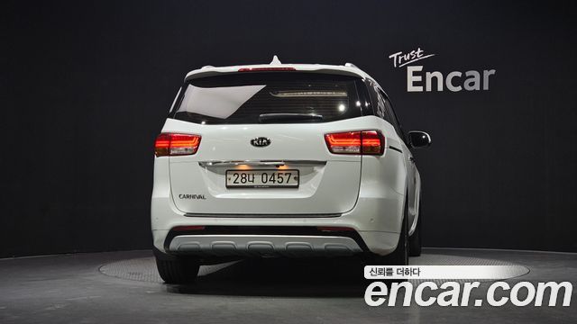 Kia Carnival из Кореи Encar
