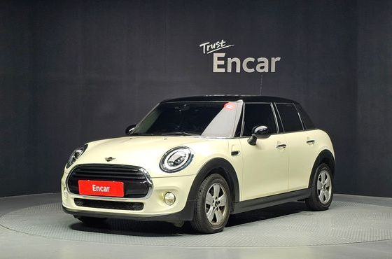 Mini Cooper 5Door Standard 3rd — пробег 48 126 км — фото 1 из 5