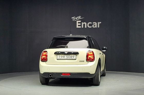 Mini Cooper 5Door Standard 3rd — пробег 48 126 км — фото 4 из 5