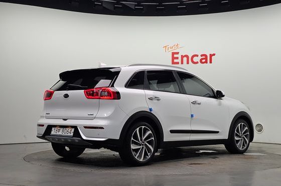 Kia Niro Noblesse — пробег 99 767 км — фото 2 из 5