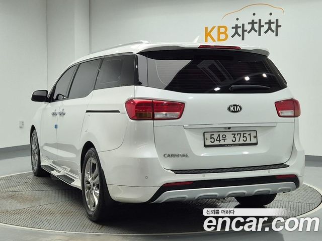 Kia Carnival 9-seater Prestige — пробег 159 000 км — фото 2 из 5