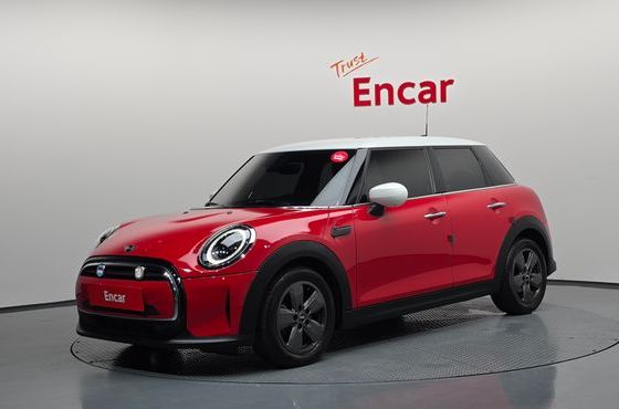 Mini Cooper 5Door Classic Third Generation — пробег 15 990 км — фото 1 из 5