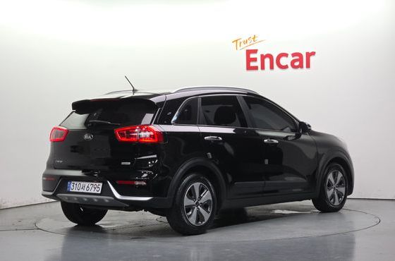 Kia Niro Prestige — пробег 137 235 км — фото 2 из 5