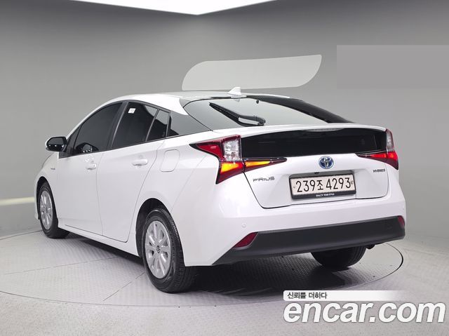 Toyota Prius 1.8 — пробег 72 591 км — фото 2 из 5