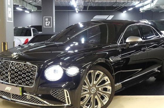 Bentley Flying Spur 4.0 Muliner — пробег 6 400 км — фото 1 из 5