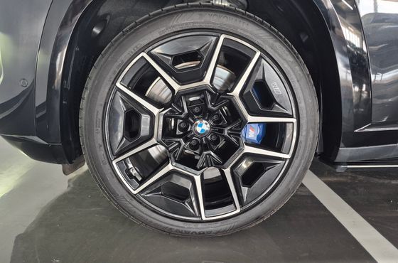 BMW XM 4.4 — пробег 13 336 км — фото 5 из 5