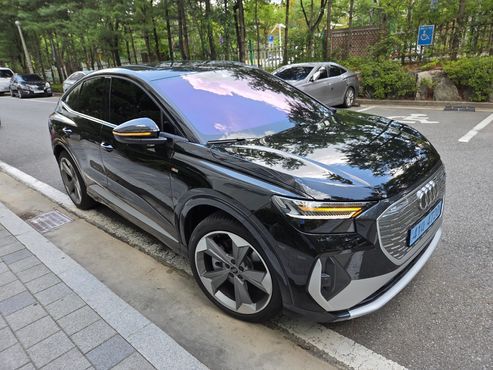 Audi Q4 e-tron 45 Premium Sportback — пробег 1 300 км — фото 3 из 5