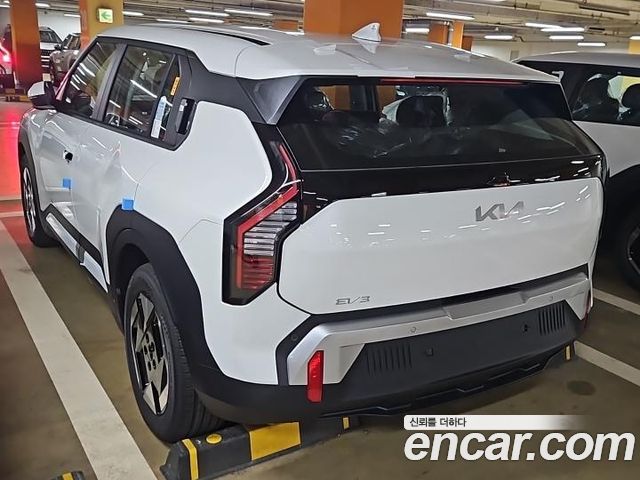 Kia EV3 Long Range 2WD AIr — пробег 1 км — фото 2 из 5