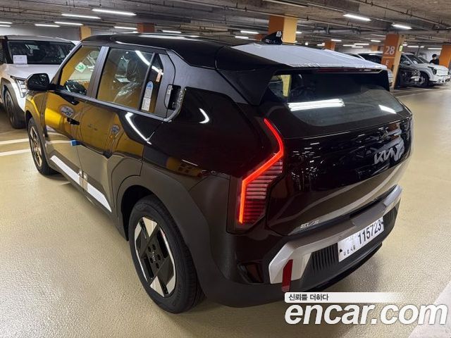 Kia EV3 Long Range 2WD AIr — пробег 1 км — фото 2 из 5