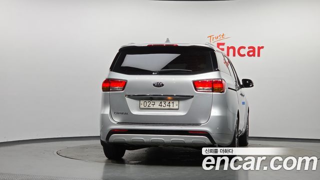 Kia Carnival 9-seater Luxury — пробег 214 747 км — фото 4 из 5