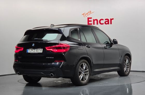 BMW X3 xDrive 30e M Sport — пробег 17 059 км — фото 2 из 5