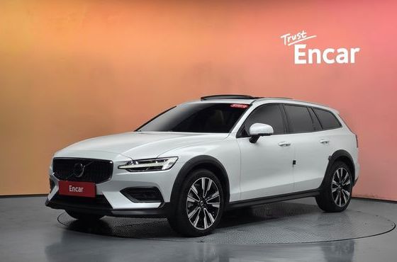 Volvo V60 B5 Ultimate AWD — пробег 12 252 км — фото 1 из 5