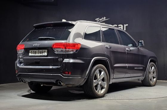 Jeep Cherokee 3.0 Diesel Overland WK2 — пробег 97 728 км — фото 2 из 5