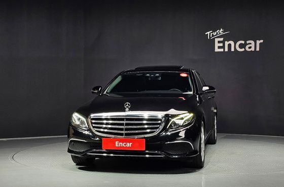 Mercedes-Benz E-Class E220d 4MATIC Exclusive — пробег 83 650 км — фото 3 из 5