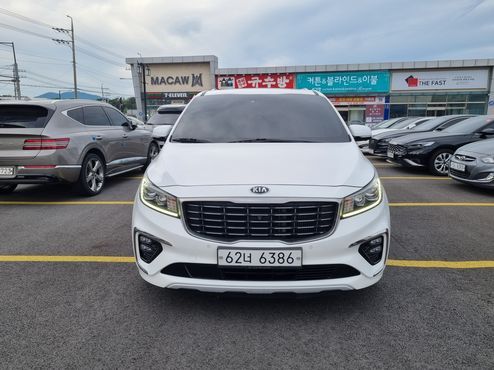 Kia Carnival 9-Seater Noblesse Special — пробег 273 384 км — фото 2 из 5