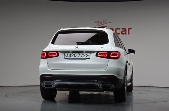 Mercedes-Benz GLC-Class GLC300 4MATIC — пробег 69 829 км — фото 4 из 5