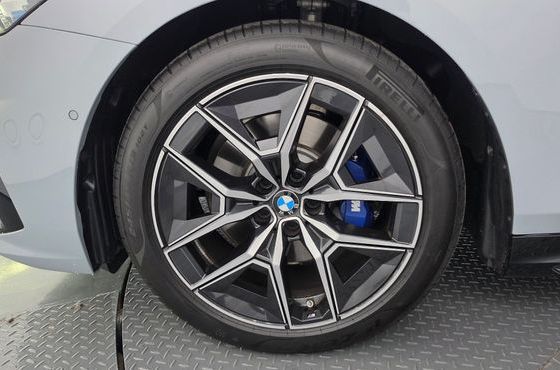 BMW 5-Series 520i M Sport — пробег 3 990 км — фото 5 из 5