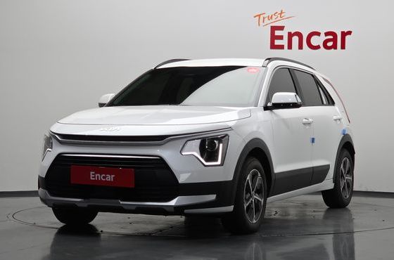 Kia Niro Prestige — пробег 4 546 км — фото 1 из 5