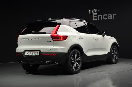 Volvo XC40 T4 R-Design — пробег 144 491 км — фото 2 из 5