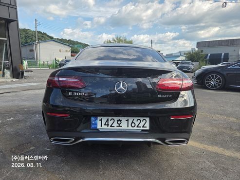 Mercedes-Benz E-Class E300d 4MATIC Coupe — пробег 52 104 км — фото 4 из 5