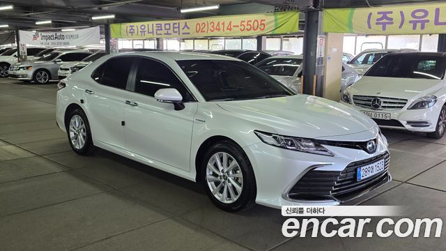 Toyota Camry 2.5 LE Hybrid — пробег 36 600 км — фото 2 из 5