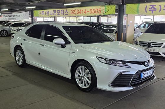 Toyota Camry 2.5 LE Hybrid — пробег 36 600 км — фото 2 из 5