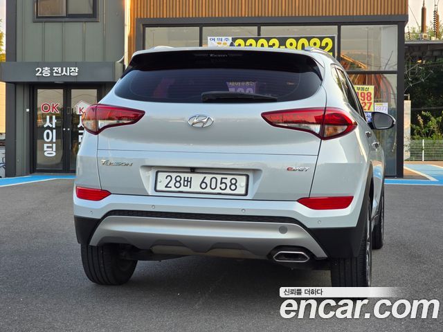 Hyundai Tucson Diesel 1.7 2WD Premium — пробег 181 000 км — фото 2 из 5