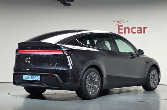 Tesla Model Y L Long Range AWD — пробег 9 км — фото 2 из 5