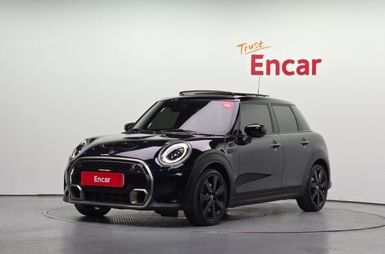 Mini Cooper 5Door Resolute Edition 3rd Gen — пробег 17 650 км — фото 1 из 5