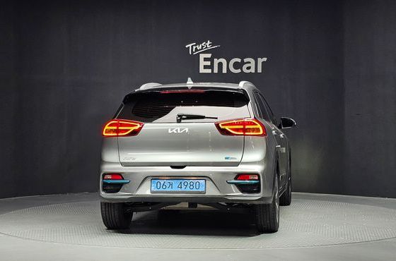 Kia Niro Prestige — пробег 61 460 км — фото 4 из 5