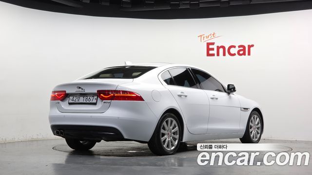 Jaguar XE 20d Prestige — пробег 94 244 км — фото 2 из 5