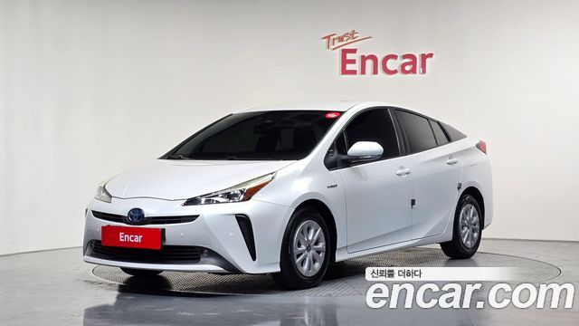 Toyota Prius 1.8 — пробег 65 918 км — фото 1 из 5