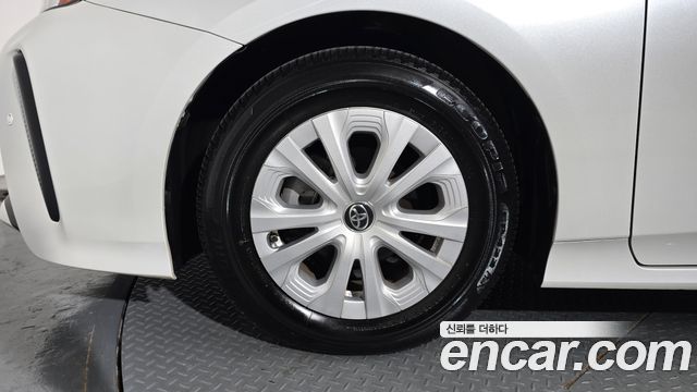 Toyota Prius 1.8 — пробег 65 918 км — фото 5 из 5