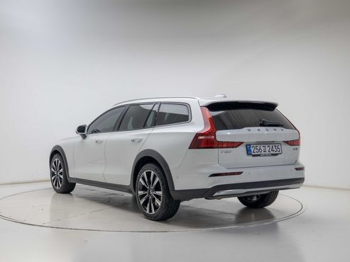 Volvo V60 B5 Ultra AWD — пробег 1 382 км — фото 4 из 5