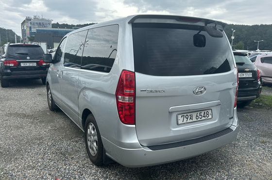 Hyundai Starex 12-Seater Wagon CVX Luxury — пробег 289 884 км — фото 3 из 5