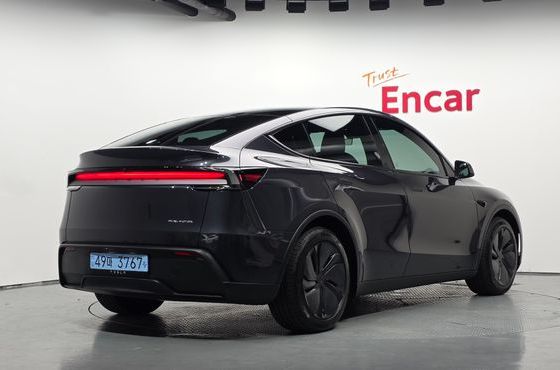 Tesla Model Y Premium Long Range AWD — пробег 6 199 км — фото 2 из 5