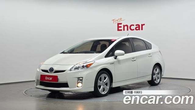 Toyota Prius 1.8 — пробег 33 524 км — фото 1 из 5