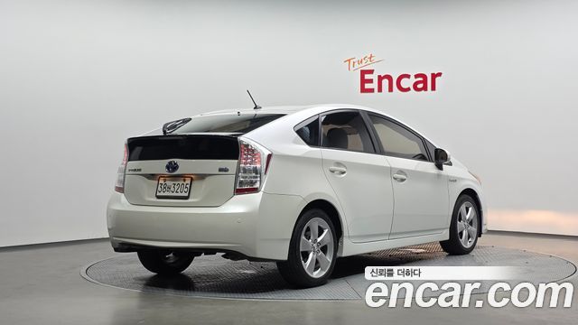 Toyota Prius 1.8 — пробег 33 524 км — фото 2 из 5